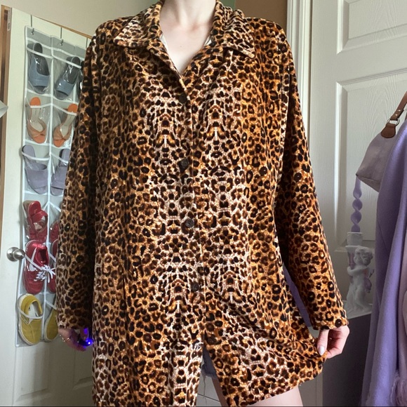 ✨SOLD✨ leopard long soft blouse - Picture 5 of 11
